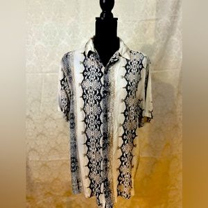 No Boundaries Men’s White Snake Tribal Print Short Sleeve Button Up Shirt (M)